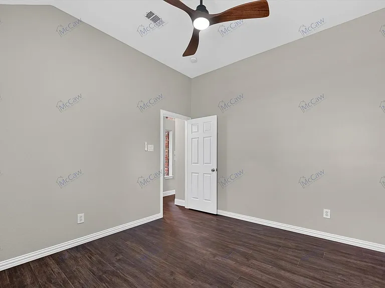 739 Kilbridge Ln — Photo 12