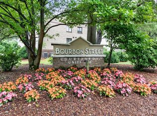 14 Bourbon St APT 35, Peabody, MA 01960