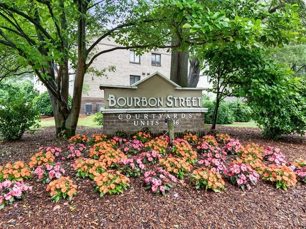 14 Bourbon St APT 35, Peabody, MA 01960