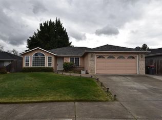 886 Westrop Dr, Central Pt, OR 97502