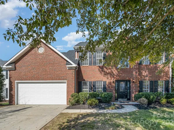 11141 Red Spruce Dr, Charlotte, NC 28215
