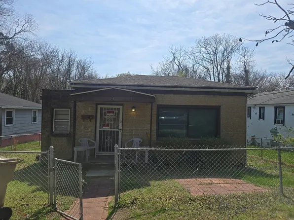 142 Saint Marks St, Petersburg, VA 23803