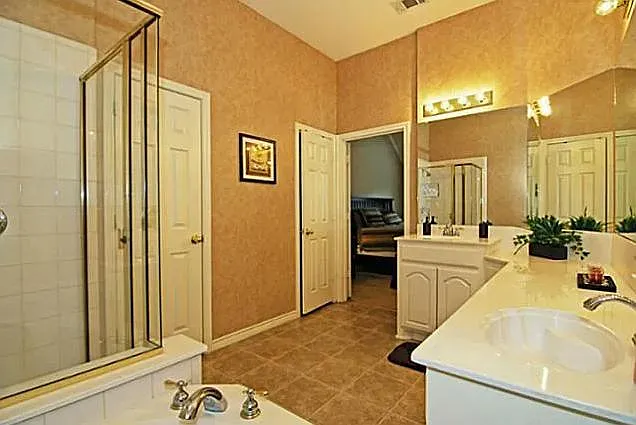 10374 Coach House Ln — Photo 7