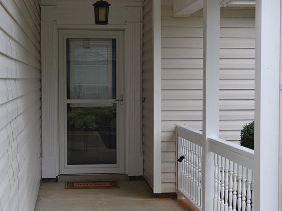 3rd image of 109 Burwood Dr