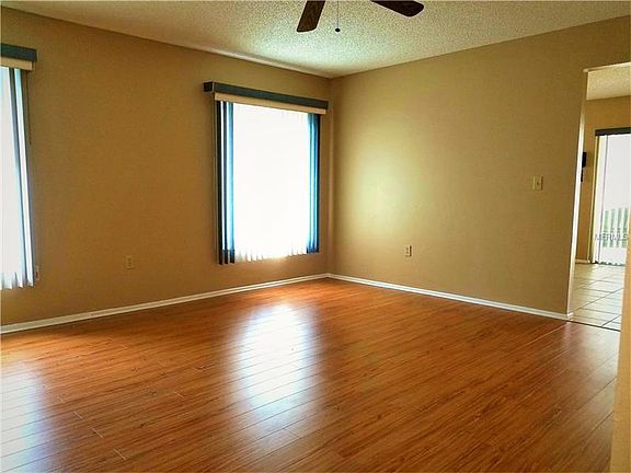3rd image of 662 Lake Dexter Cir