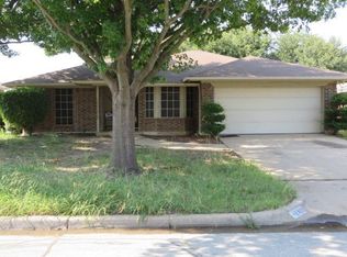 1908 Green Willow Dr, Fort Worth, TX 76134