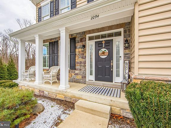 4th image of 2294 Wooded Creek Cir