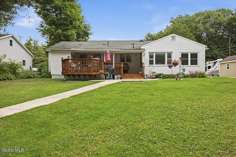 3rd image of 25 Thornberry Drive