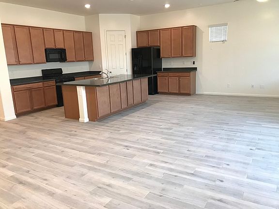 3rd image of 3075 E Azalea Dr