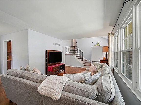 5th image of 9407 Craig Dr