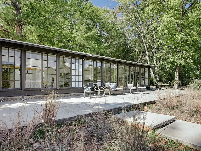 190 Lakewood Dr — Photo 1