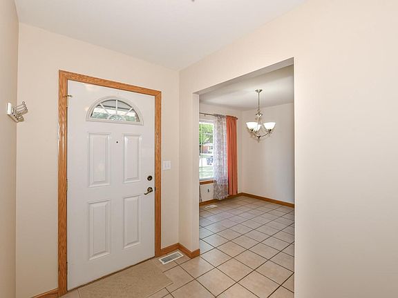 2nd image of 215 Westward DRIVE