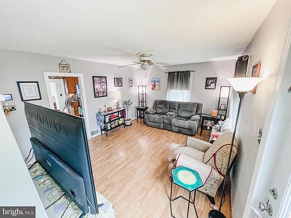 5th image of 108 W Burton Ln
