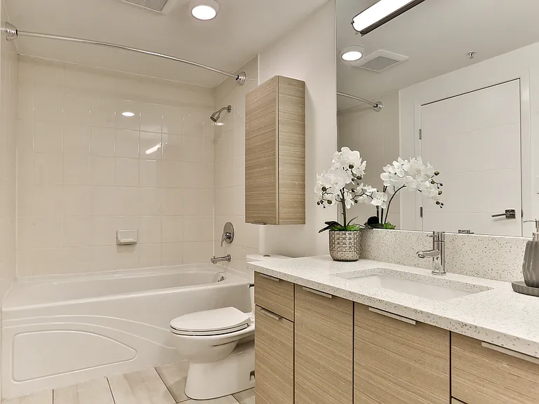 1529 W Pender St — Photo 21