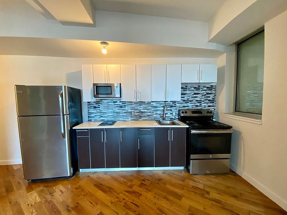 2nd image of 2928 41st Ave APT 301
