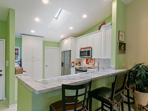 4th image of 10911 Dolphin Palm Ct APT B