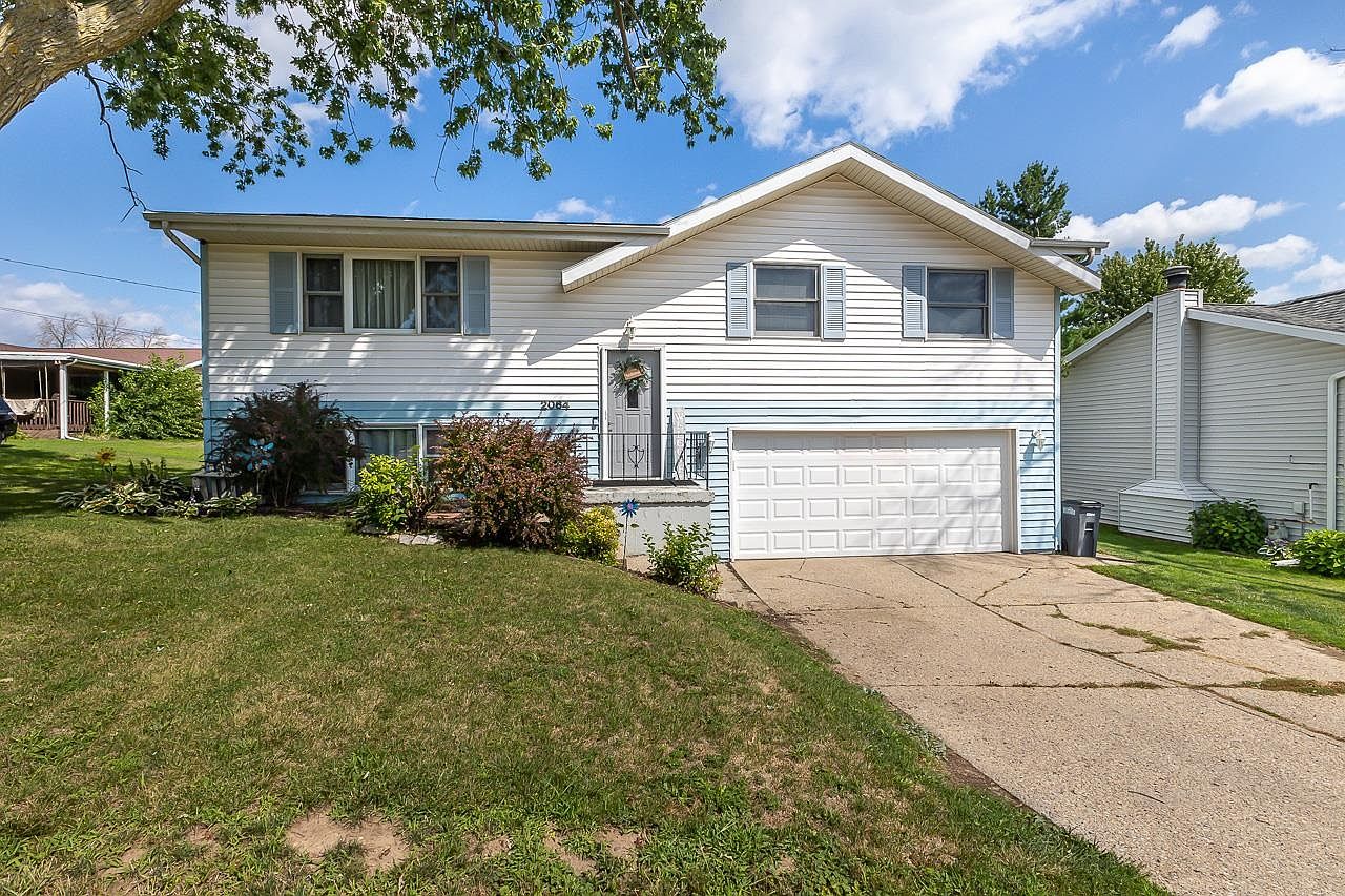 2064 Woodrow Dr, Dubuque, IA 52002 | Zillow