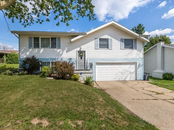 2064 Woodrow Dr, Dubuque, IA 52002