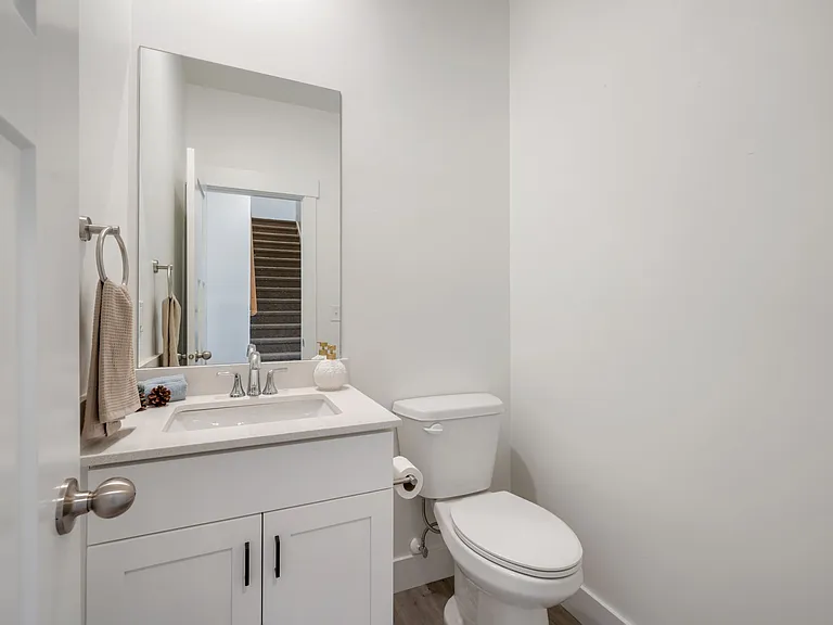 737 S Harrison Dr — Photo 3