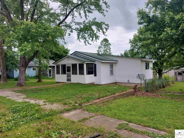 203 W 3rd St, Stover, MO 65078