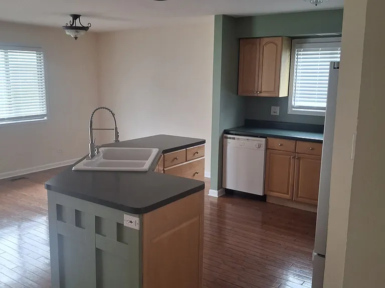 1096 Woonsocket Ct — Photo 4