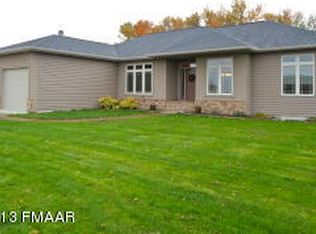 1121 Sugar Dr, Argusville, ND 58005