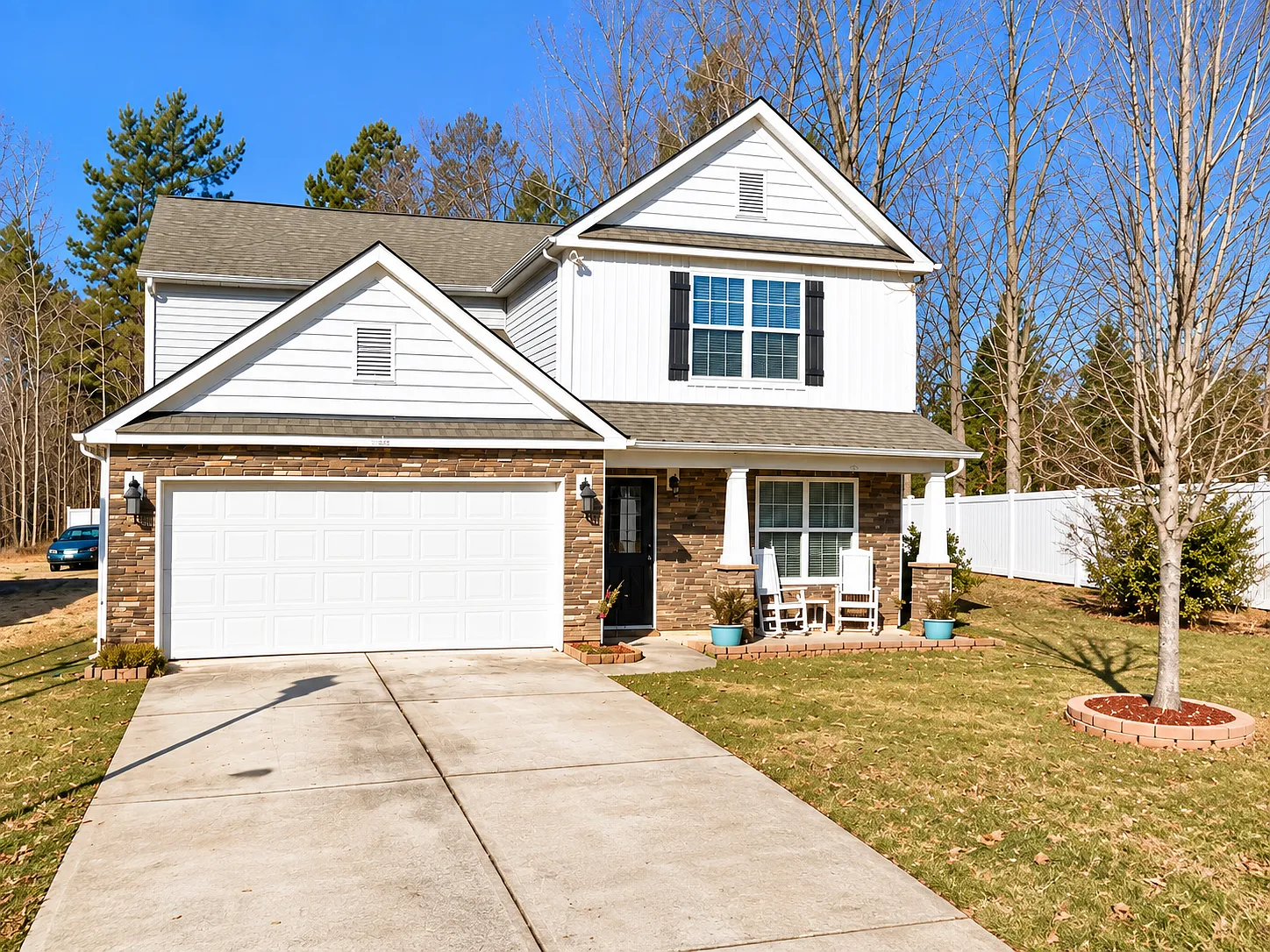 4 bed, 2.5 bath, 2755 sqft, $2,500 — Photo 1