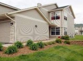 982 Kelly Ln, Sycamore, IL 60178