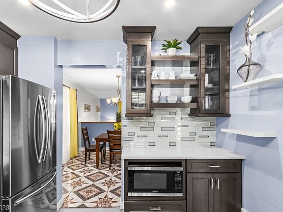3rd image of 12 Brookside Ln