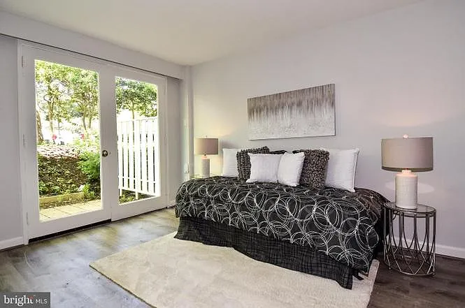 54 G St SW #B — Photo 2
