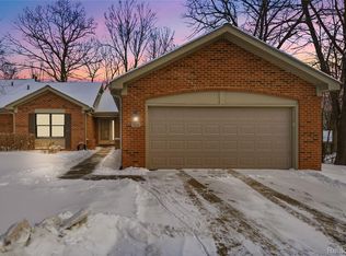 7154 Westchester, West Bloomfield, MI 48322