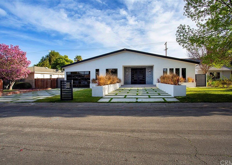 1st image of 23059 Leonora Dr