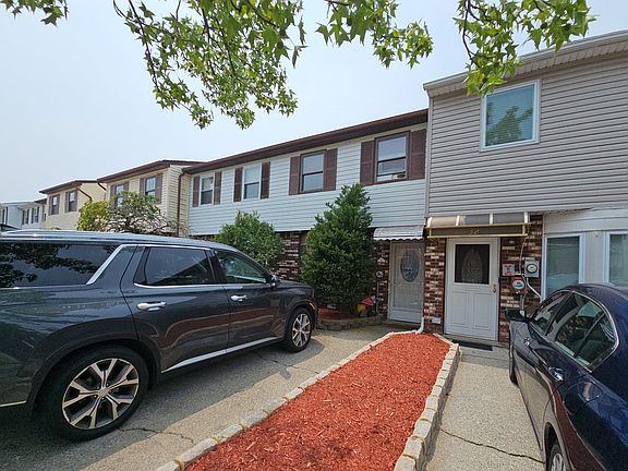 2nd image of 34 Sandalwood Dr