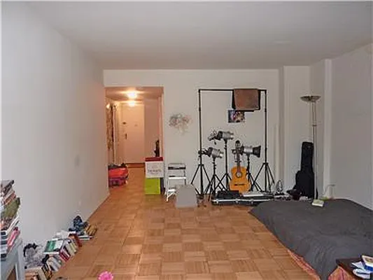 Rented by Anchor Associates | media 4