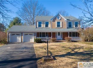 6 Bradford Ln, Plainsboro, NJ 08536