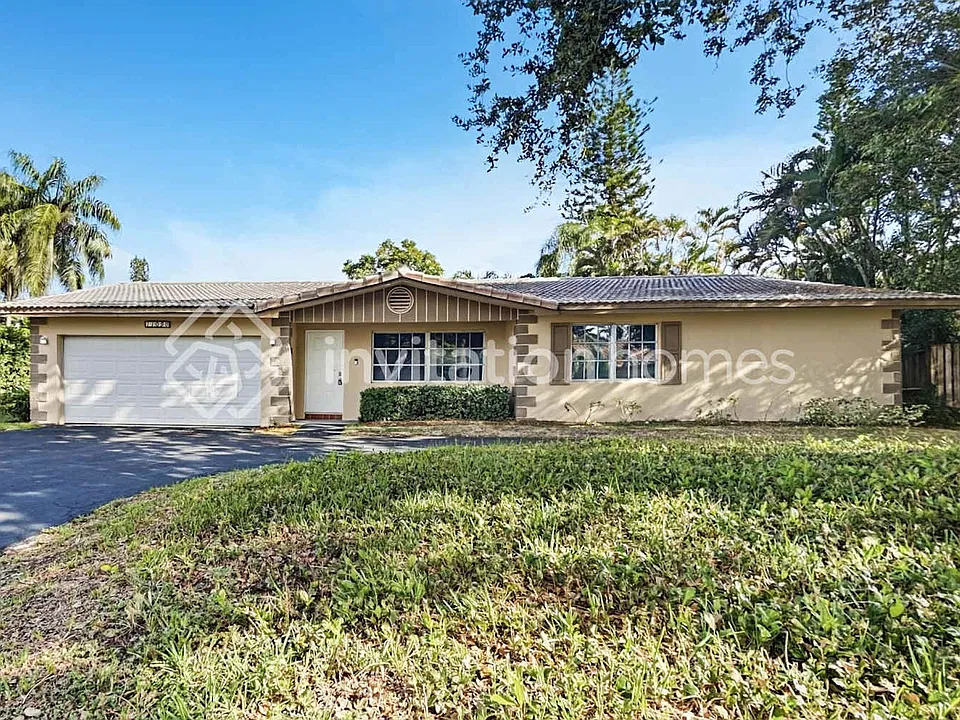 11090 Glenwood Dr