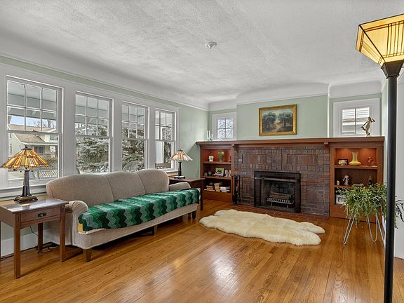 5th image of 311 W Breckenridge St