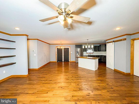 3rd image of 307 Beacon Ct
