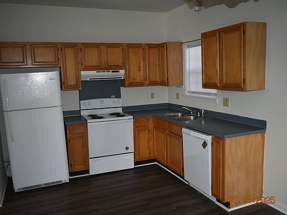 2nd image of 225 Cape Point Ln