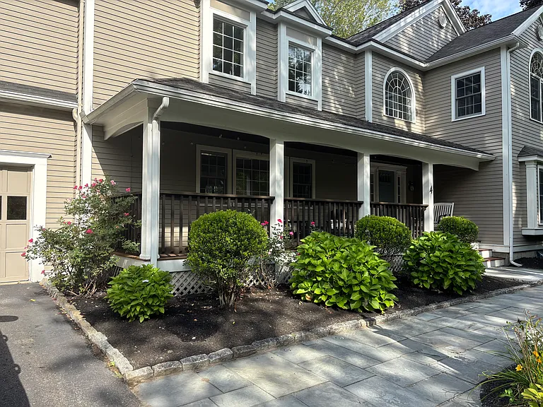 4 Lasallette Rd — Photo 32