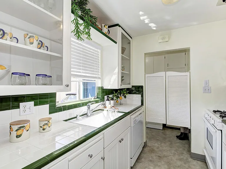 5210 J St — Photo 15