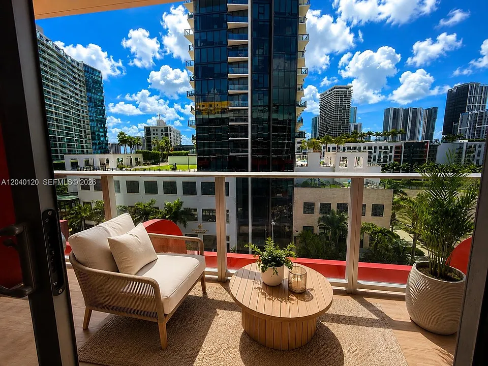 90 NE 32nd St #705