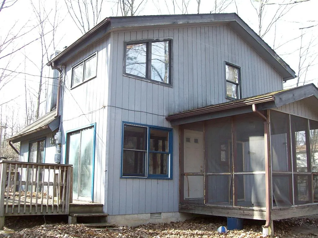 105 Clover Ln photo 1