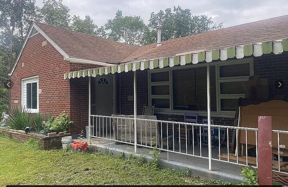 2nd image of 1024 Thompson Cir