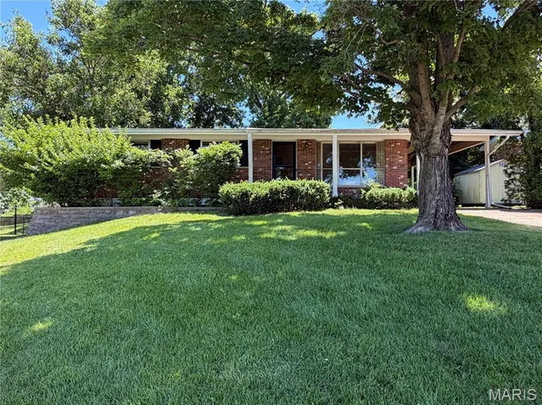 3006 Rodapa Dr, Saint Louis, MO 63125