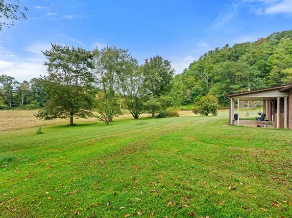 482 Troutland Rd, Hillsville, VA 24343