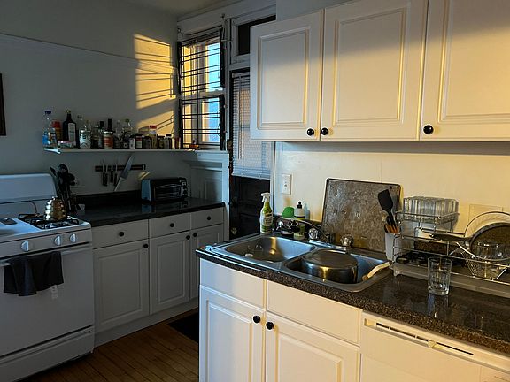 4th image of 4421 N Rockwell St