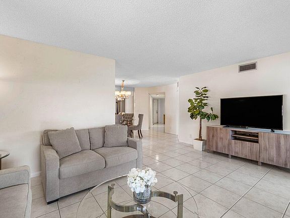 5th image of 5040 Rose Hill Drive #105