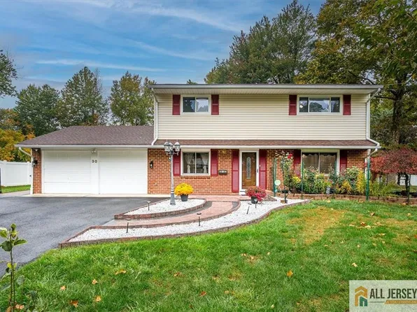 30 Bedford Rd, Kendall Park, NJ 08824