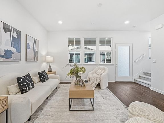 2nd image of 1585 Pratt Pl